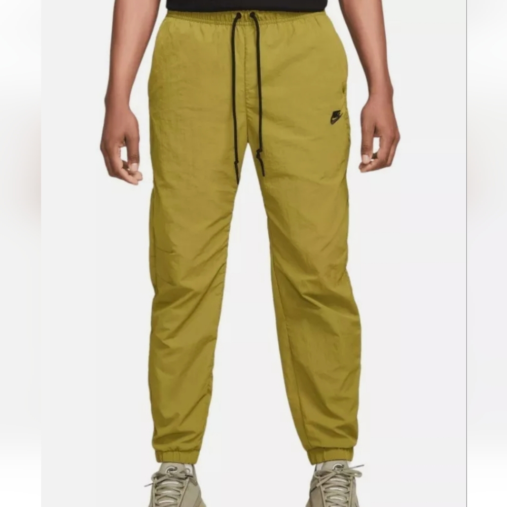 NWT Men's Nike Tech Woven Pants